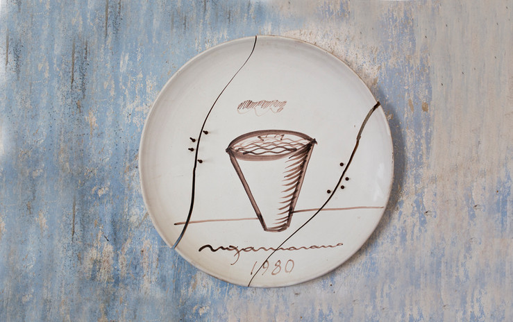 Plat en faience  agrafes   1980   diam 80 cm large2