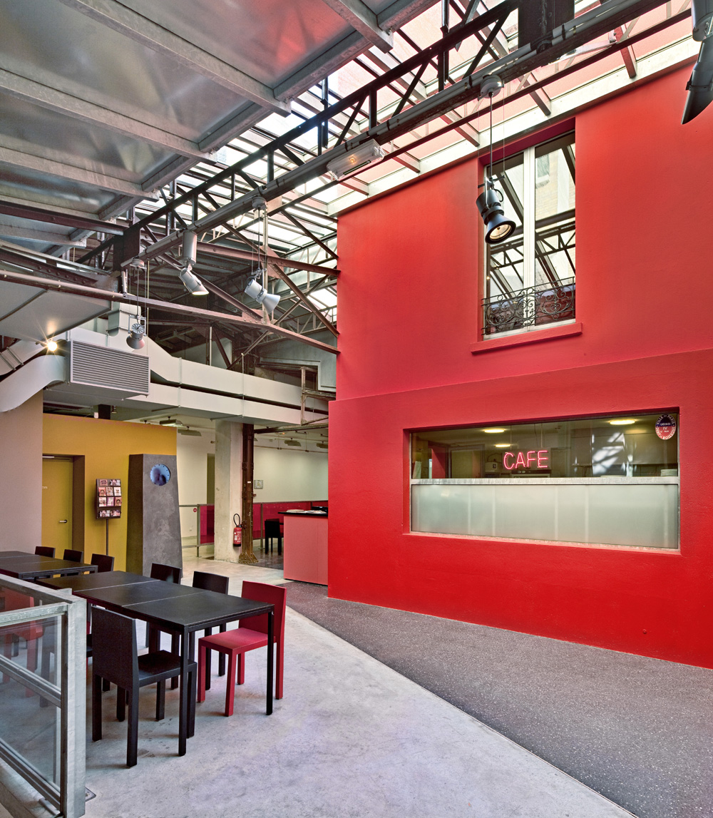 La Maison Rouge About Slash Paris