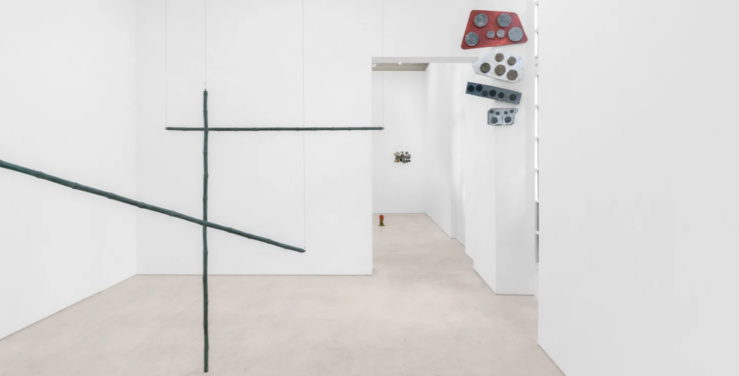 Vue de l’exposition, Adriano Costa, Sweet, Mendes Wood DM, Paris, 2025