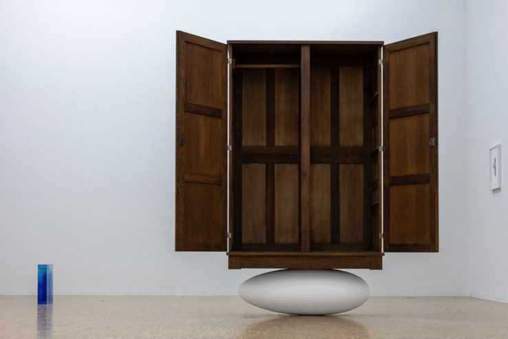 Tarik Kiswanson, The Relief (R. Gabriel, 1945), 2023, Armoire de sinistrés, oak, beech, resin, fiberglass, paint, ⁠222 x 125 x 53 cm⁠