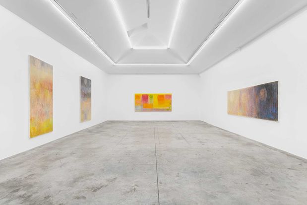 Almine rech exposition 1 medium