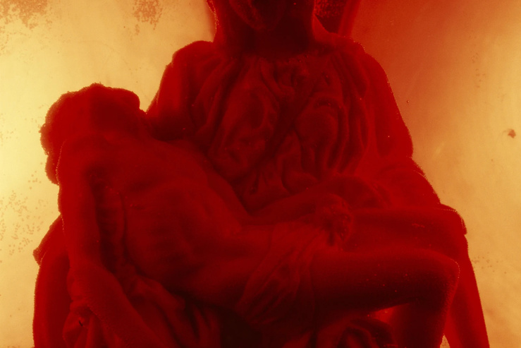 Andres Serrano, Pieta II (Immersions), 1990 — 82,55 x 114,3 cm
