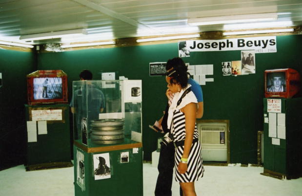 Thomas hirschhorn louvre 1 medium