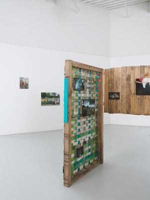 Vue de l’exposition Antoine Bertron, Terrains en partage, Pontault-Combault, 2026