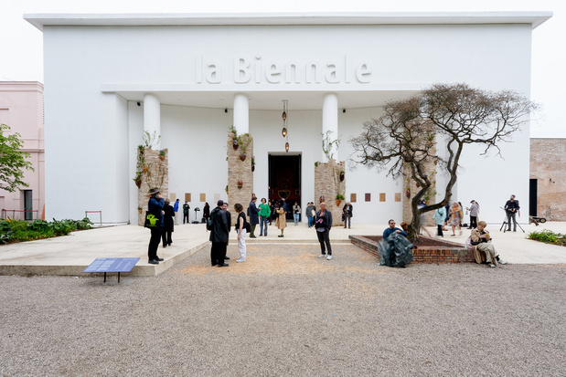 La biennale venise 2027 medium